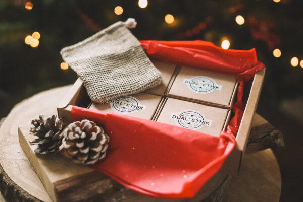Coffret de noël contenant 4 savons de 100 g