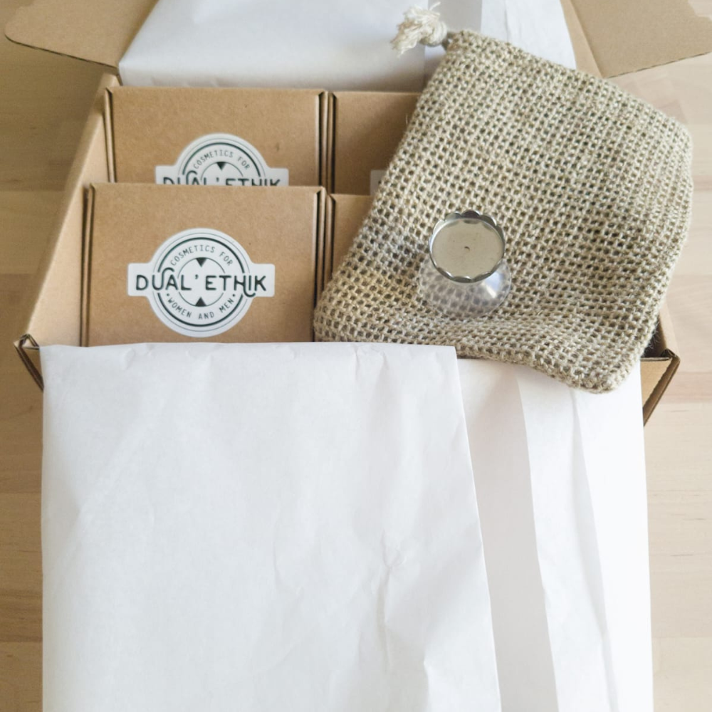 Coffret de 4 savons avec des accessoires pratiques