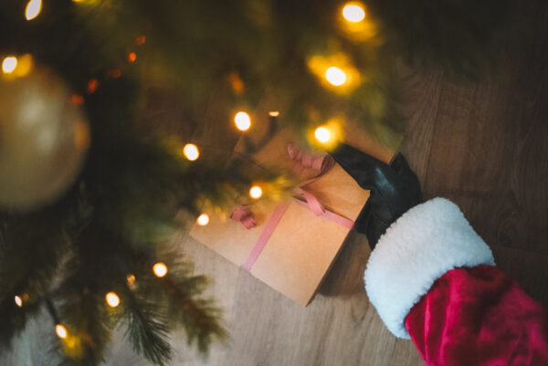 Le pere noël dépose un coffret Dual'Ethik sous le sapin