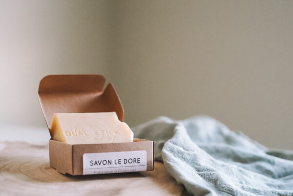 Savon Le Doré dans sa boîte en kraft