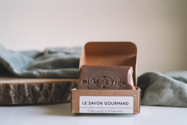 Le savon gourmand dans sa boîte en kraft