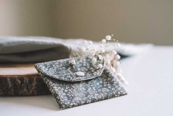 Pochette à savon fleurie verte