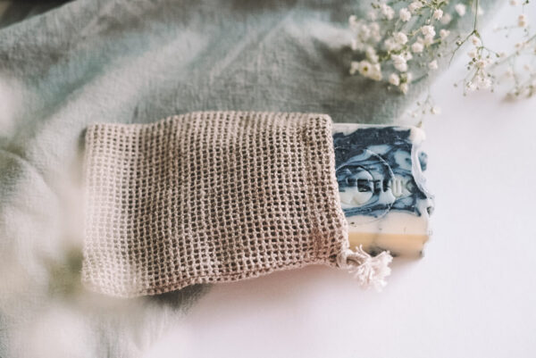 Un savon Grey dans un sachet à savons