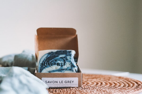 Le savon grey dans sa boîte en kraft