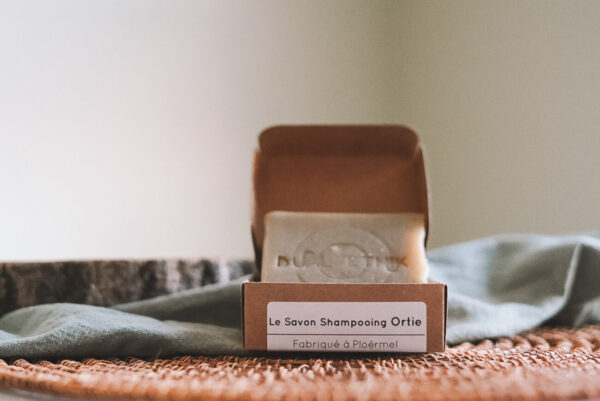 le savon shampooing ortie dans sa boîte